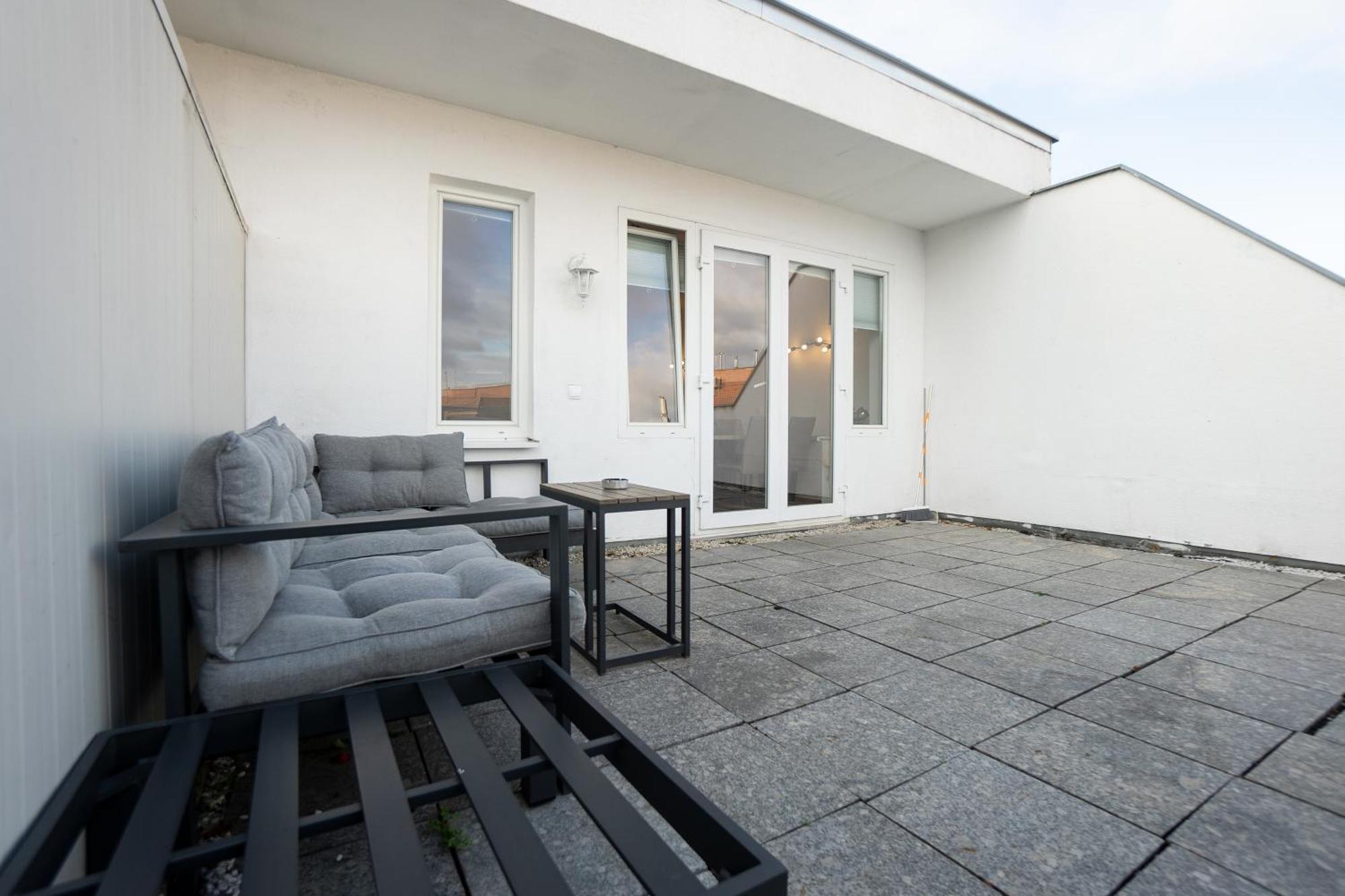 Apartment With A Private Terrace Located Right Near Belvedere Castle, 15 Minutes Away From Stephansdom Viena Exterior foto